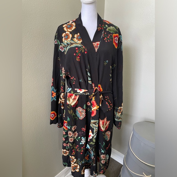 Johnny Was Evelyn floral Robe %100 silk - Picture 2 of 14